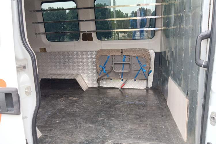 Used Iveco Eurocargo 2020 2.3T Manual Super-Rui Short Wheelbase High-Roof China VI F1A Left Rear Seat