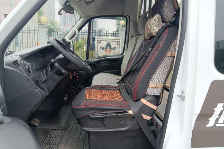 Used Iveco Eurocargo 2020 2.3T Manual Super-Rui Short Wheelbase High-Roof China VI F1A Left Front Seat