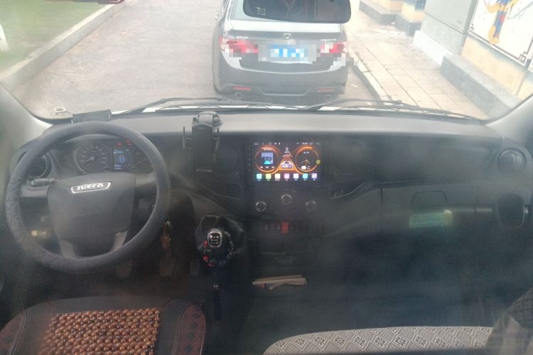 Used Iveco Eurocargo 2020 2.3T Manual Super-Rui Short Wheelbase High-Roof China VI F1A Center Console