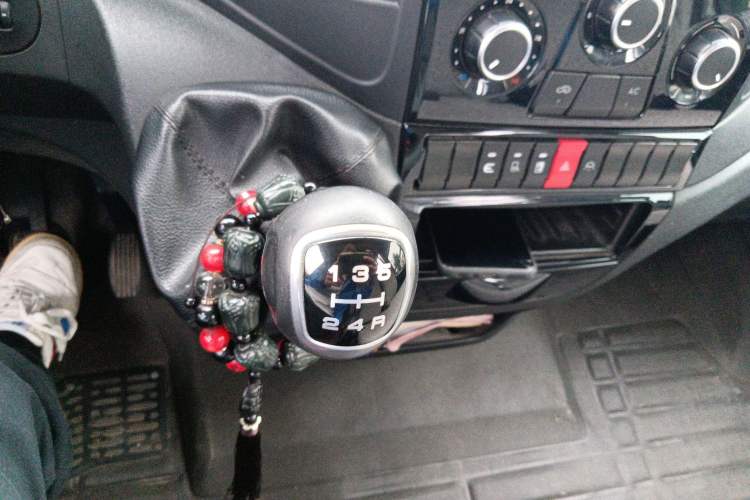 Used Iveco Eurocargo 2020 2.3T Manual Super-Rui Short Wheelbase High-Roof China VI F1A Gear Lever