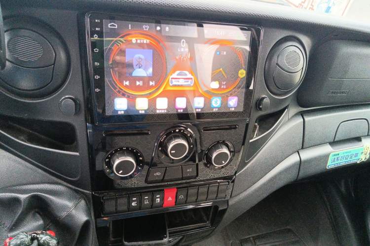 Used Iveco Eurocargo 2020 2.3T Manual Super-Rui Short Wheelbase High-Roof China VI F1A Audio And AC Panel