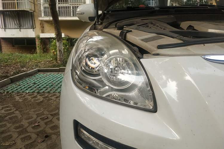 Used Luxgen Great 7 SUV 2013 Limited-Edition Sharp Model 2.2T Two-Wheel-Drive Smart Version Right Front Headlight