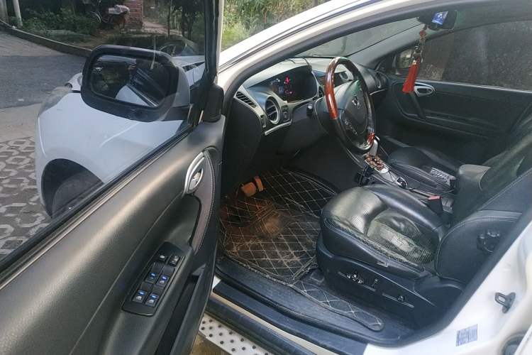 Used Luxgen Great 7 SUV 2013 Limited-Edition Sharp Model 2.2T Two-Wheel-Drive Smart Version Driver Seat