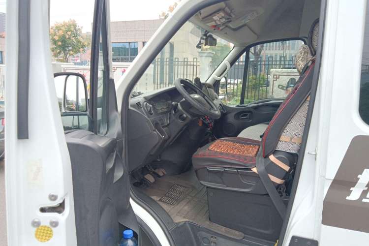 Used Iveco Eurocargo 2020 2.3T Manual Super-Rui Short Wheelbase High-Roof China VI F1A Driver Seat