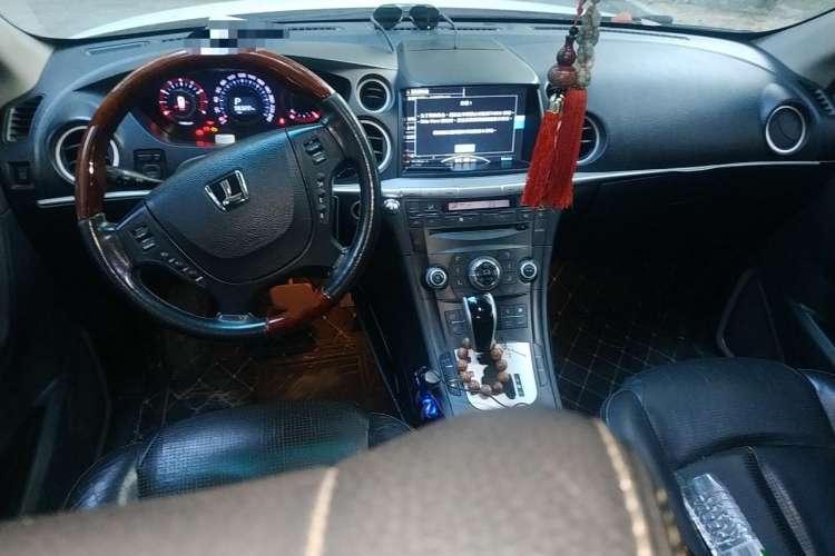 Used Luxgen Great 7 SUV 2013 Limited-Edition Sharp Model 2.2T Two-Wheel-Drive Smart Version Center Console