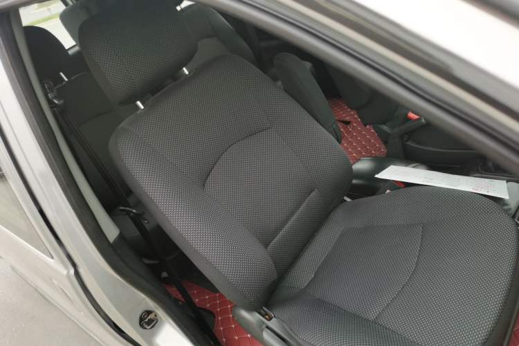 Used JAC Refine 2011 2.0L Shuttle Gasoline Comfort Edition HFC4GA3