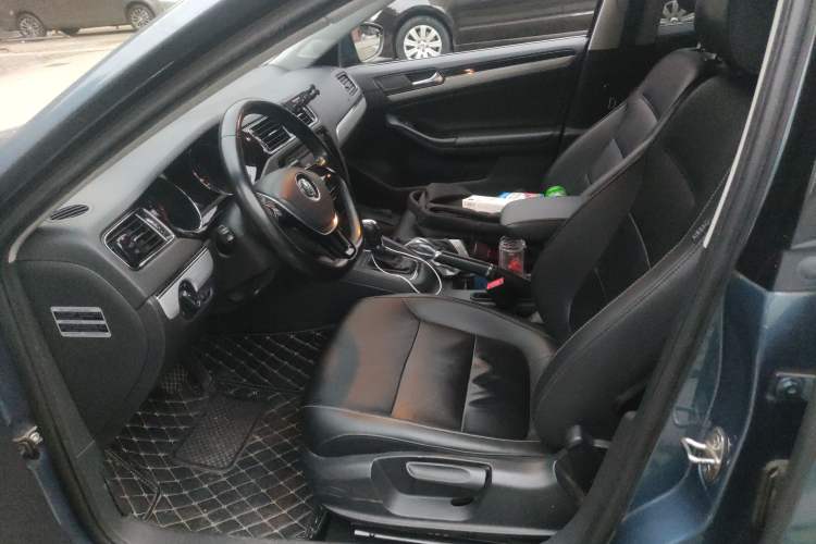 Used Volkswagen Sagitar 2015 230TSI Automatic Comfort Version
