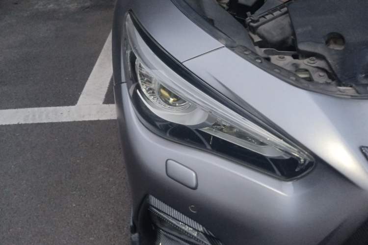 Used Infiniti Q50 2014 3.7L Comfort Edition Right Front Headlight