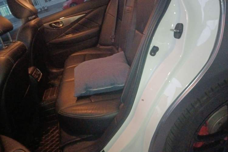 Used Infiniti Q50 2014 3.7L Comfort Edition Left Rear Seat