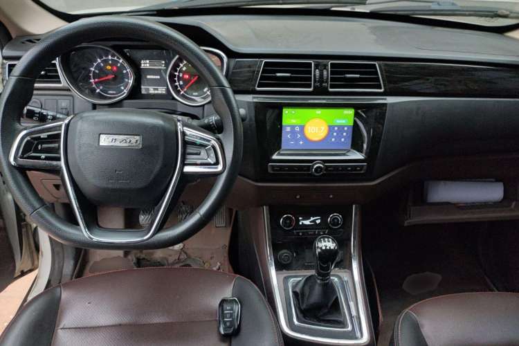 Used Lifan Auto Myway 2016 1.5L Manual Elite Version Center Console