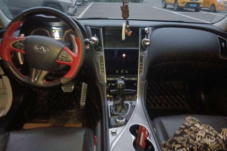 Used Infiniti Q50 2014 3.7L Comfort Edition Center Console