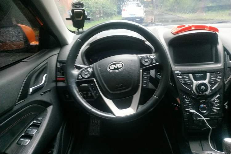 Used BYD Qin New Energy 2014 1.5T Cool Black Knight Flagship Model