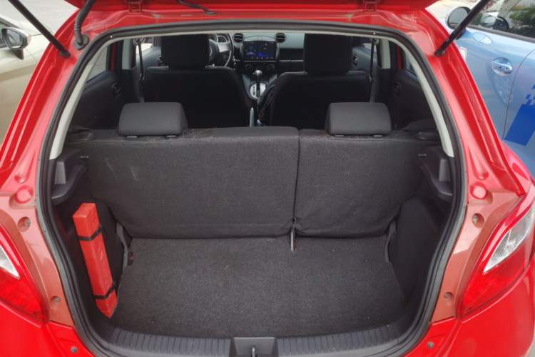 Used Mazda Mazda 2 2012 Hatchback Xuan Dong 1.5L Automatic Value Edition
