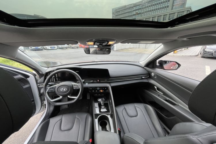 Used Hyundai Elantra 2021 1.5L CVT LUX Prestige Edition