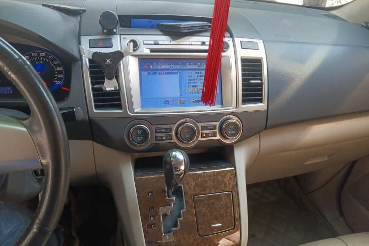 Used Mazda 8 2011 2.3L Ultimate Edition Audio And AC Panel