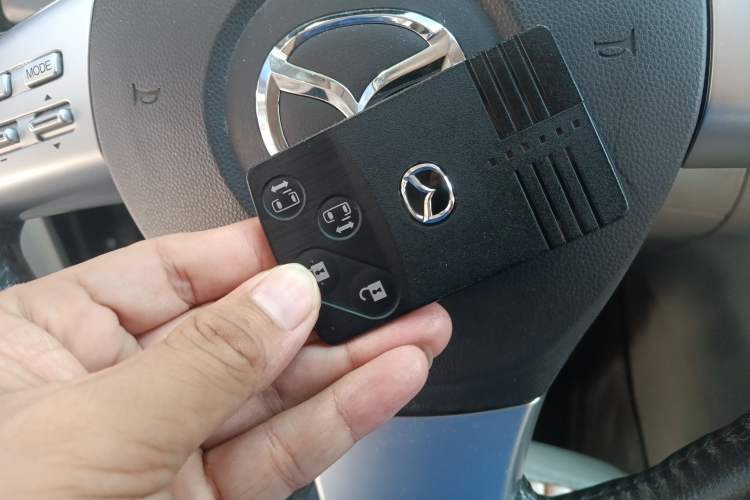 Used Mazda 8 2011 2.3L Ultimate Edition Vehicle Key