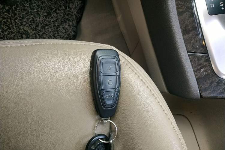 Used Ford Mondeo 2011 2.3L Luxury Model
