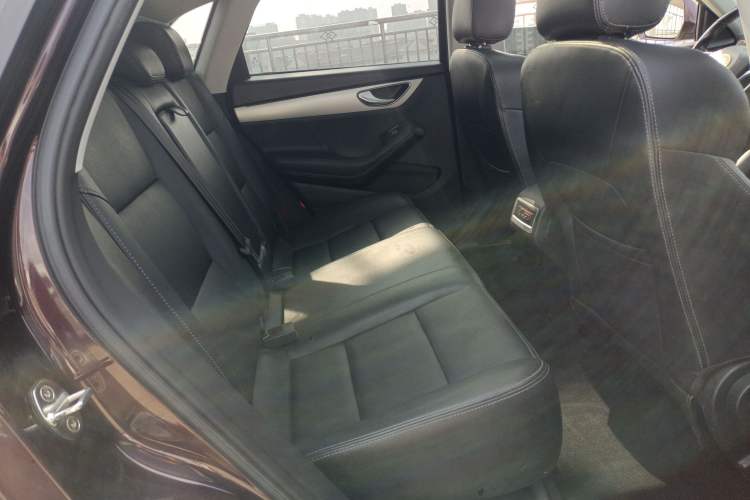 Used Zotye SR7 2016 1.5T CVT Cube Heart Edition China V Standard
