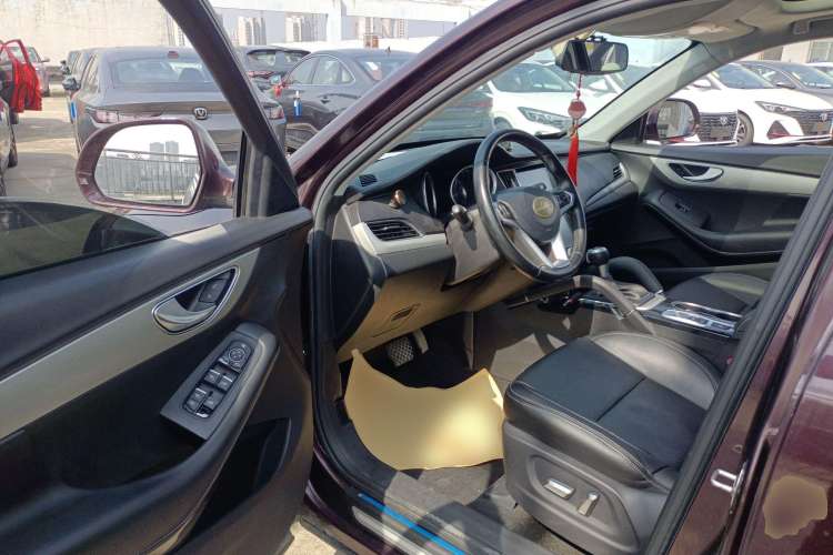 Used Zotye SR7 2016 1.5T CVT Cube Heart Edition China V Standard
