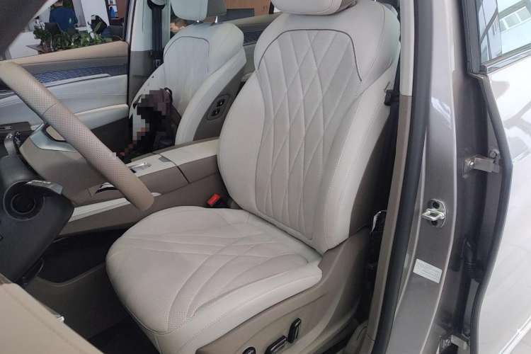 Used Roewe RX9 2023 2.0T All-Wheel-Drive Luxury Edition