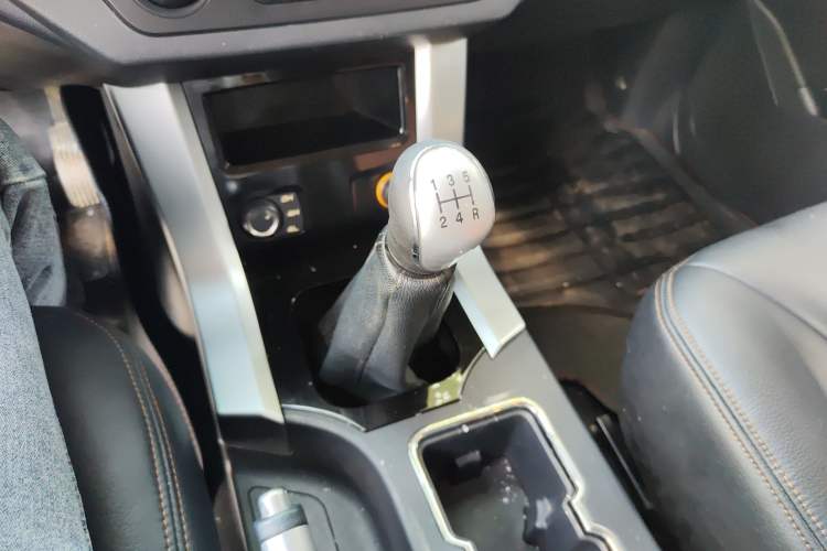 Used Leopaard Q6 2015 2.4L Manual 4x4 Excellence Edition Gear Lever