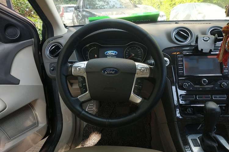 Used Ford Mondeo 2011 2.3L Luxury Model
