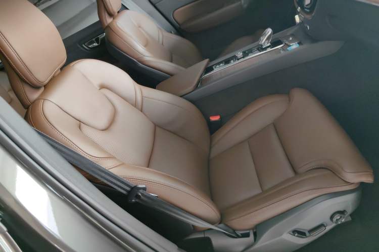 Used Volvo XC60 New Energy 2021 T8 e-Drive Hybrid Luxury Edition