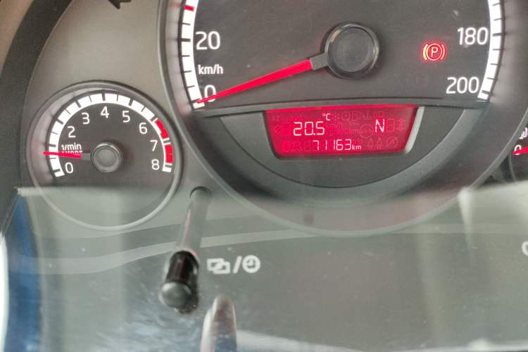 Used Volkswagen up! 2015 1.0L move up!
