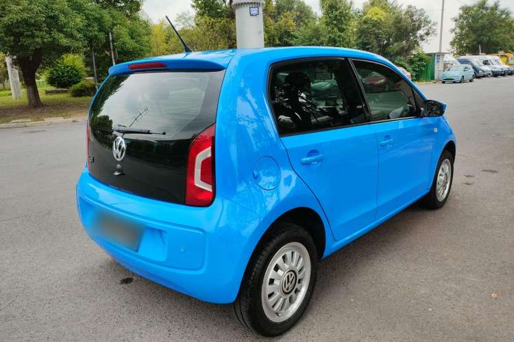 Used Volkswagen up! 2015 1.0L move up!
