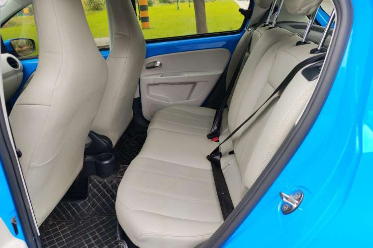 Used Volkswagen up! 2015 1.0L move up!
