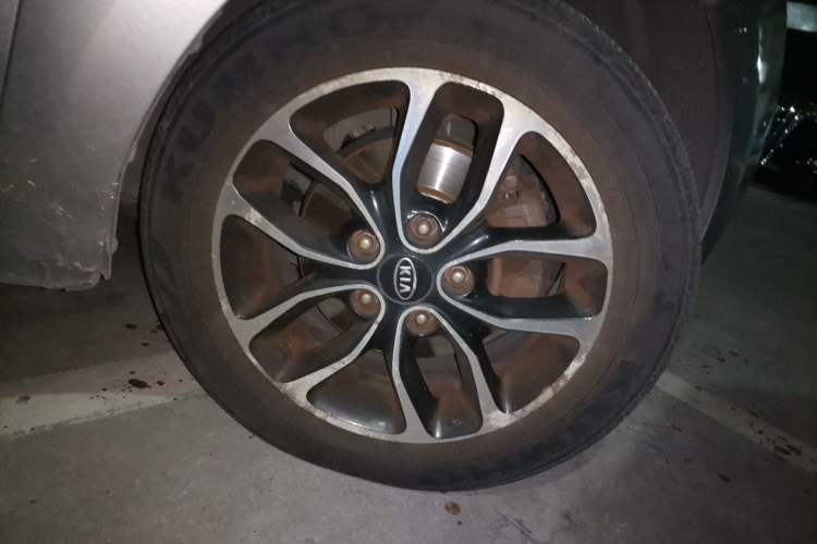 Used Kia Soul 2010 1.6L AT GLS Right Front Wheel Hub