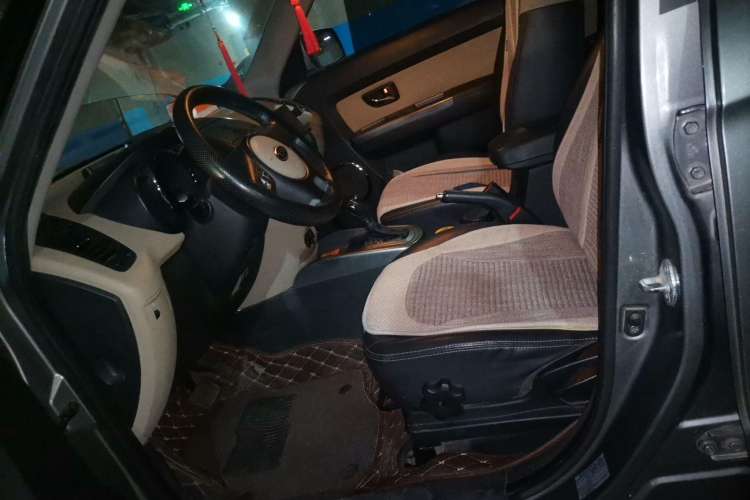 Used Kia Soul 2010 1.6L AT GLS Left Front Seat