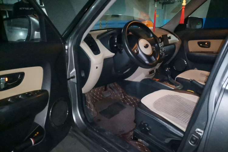 Used Kia Soul 2010 1.6L AT GLS Driver Seat