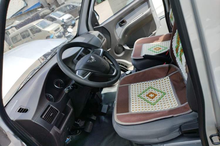 Used Wuling Rongguang EV 2022 Basic Passenger Bus Powered by Penghui Battery
