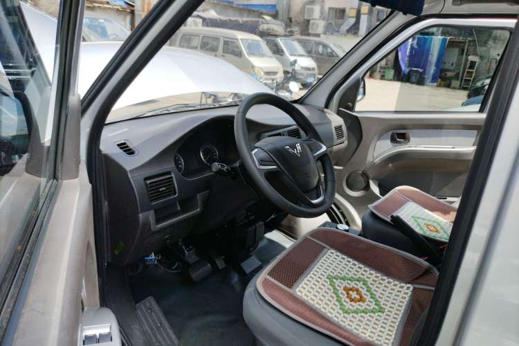 Used Wuling Rongguang EV 2022 Basic Passenger Bus Powered by Penghui Battery
