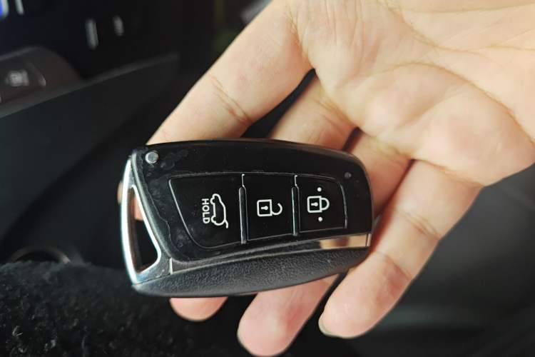 Used Hyundai Santa Fe 2013 2.4L Automatic Two-Wheel Drive Smart Version