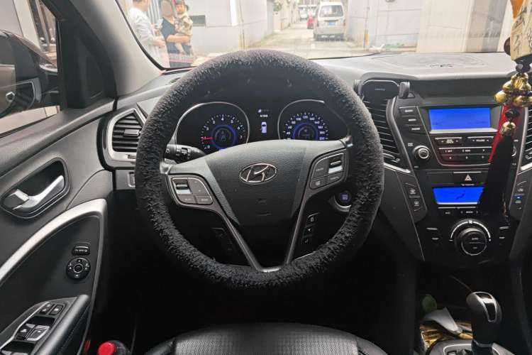 Used Hyundai Santa Fe 2013 2.4L Automatic Two-Wheel Drive Smart Version