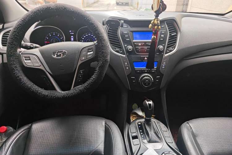 Used Hyundai Santa Fe 2013 2.4L Automatic Two-Wheel Drive Smart Version