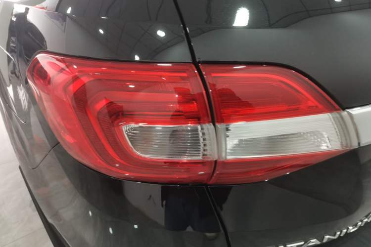 Used Ford Everest 2017 2.0T Gasoline Automatic 4x4 Flagship Edition 7 Seats