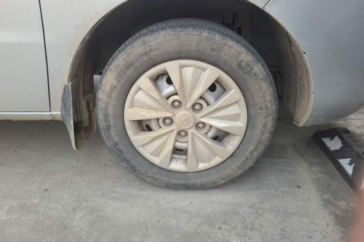 Used JAC M3 2018 1.6L Express Edition 7-Seater Right Front Wheel Hub