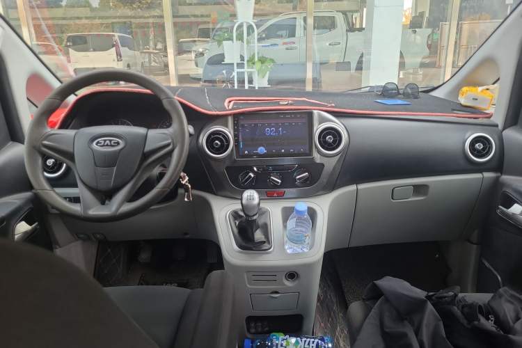 Used JAC M3 2018 1.6L Express Edition 7-Seater Center Console