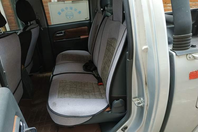 Used Great Wall Wingle 5 2013 2.0T European Version Two-Wheel Drive Elite Edition 6MT Big Double Cab GW4D20B
