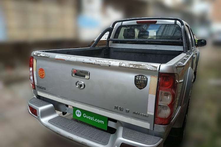 Used Great Wall Wingle 5 2013 2.0T European Version Two-Wheel Drive Elite Edition 6MT Big Double Cab GW4D20B
