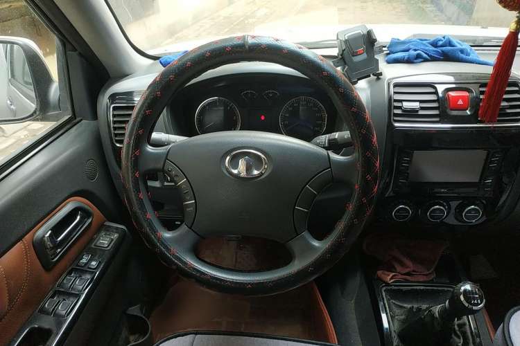 Used Great Wall Wingle 5 2013 2.0T European Version Two-Wheel Drive Elite Edition 6MT Big Double Cab GW4D20B
