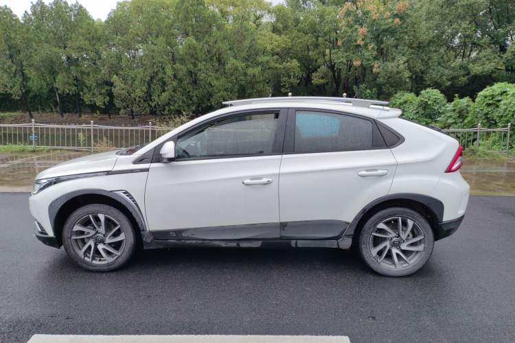 Used Luxgen U5 SUV 2017 1.6L CVT Knight Edition
