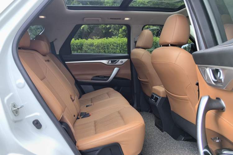 Used Changan CS95 2021 2.0T Two-Wheel Drive Luxury Version
