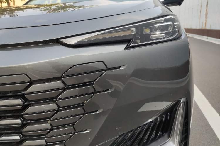 Used Changan UNI-K 2023 2.0T Two-Wheel Drive Yue Ling Trim