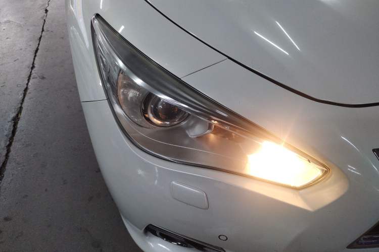 Used Infiniti Q50 2014 2.0T Comfort Edition
