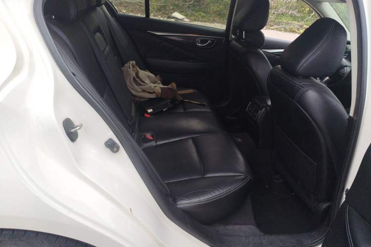 Used Infiniti Q50 2014 2.0T Comfort Edition
