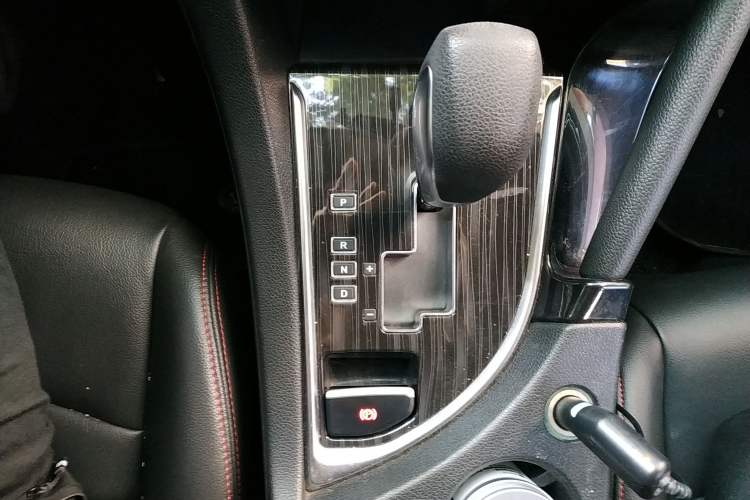 Used Dongfeng Aeolus AX7 2016 2.0L Automatic Zhiyi Trim
